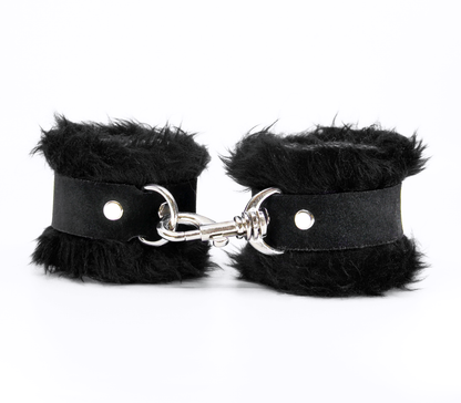 Han011 Fluffy Cuffs With Suede Leather Strap Black - Club X