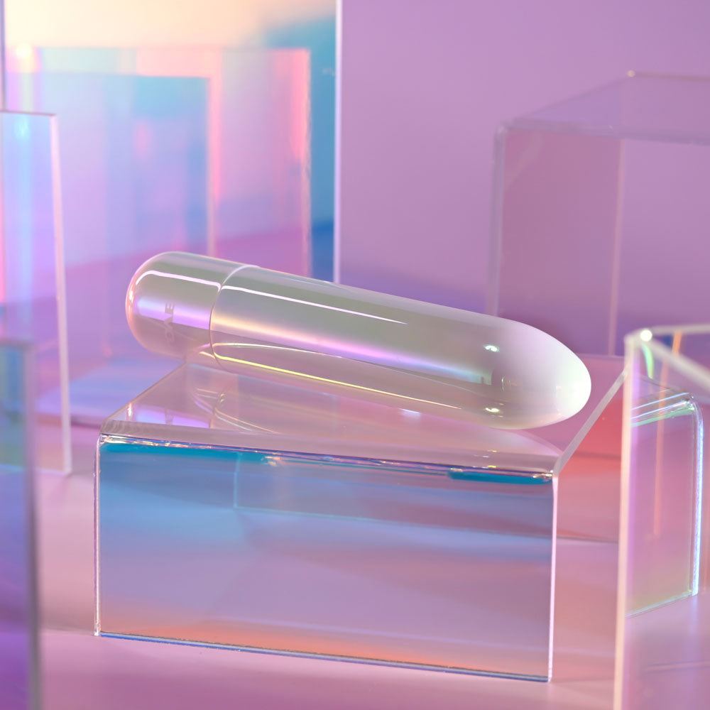Evolved EASY DOES IT - Pearlescent White 10 cm USB Rechargeable Bullet Evolved