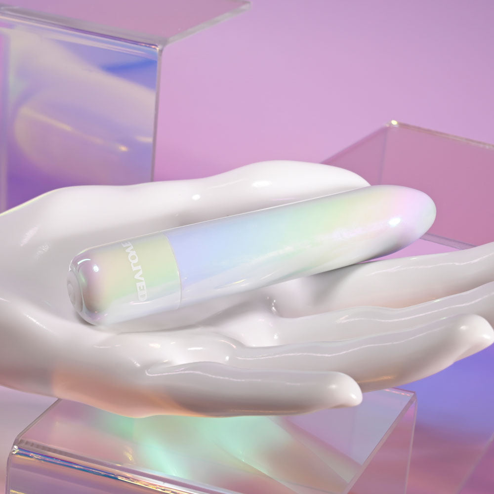Evolved EASY DOES IT - Pearlescent White 10 cm USB Rechargeable Bullet Evolved