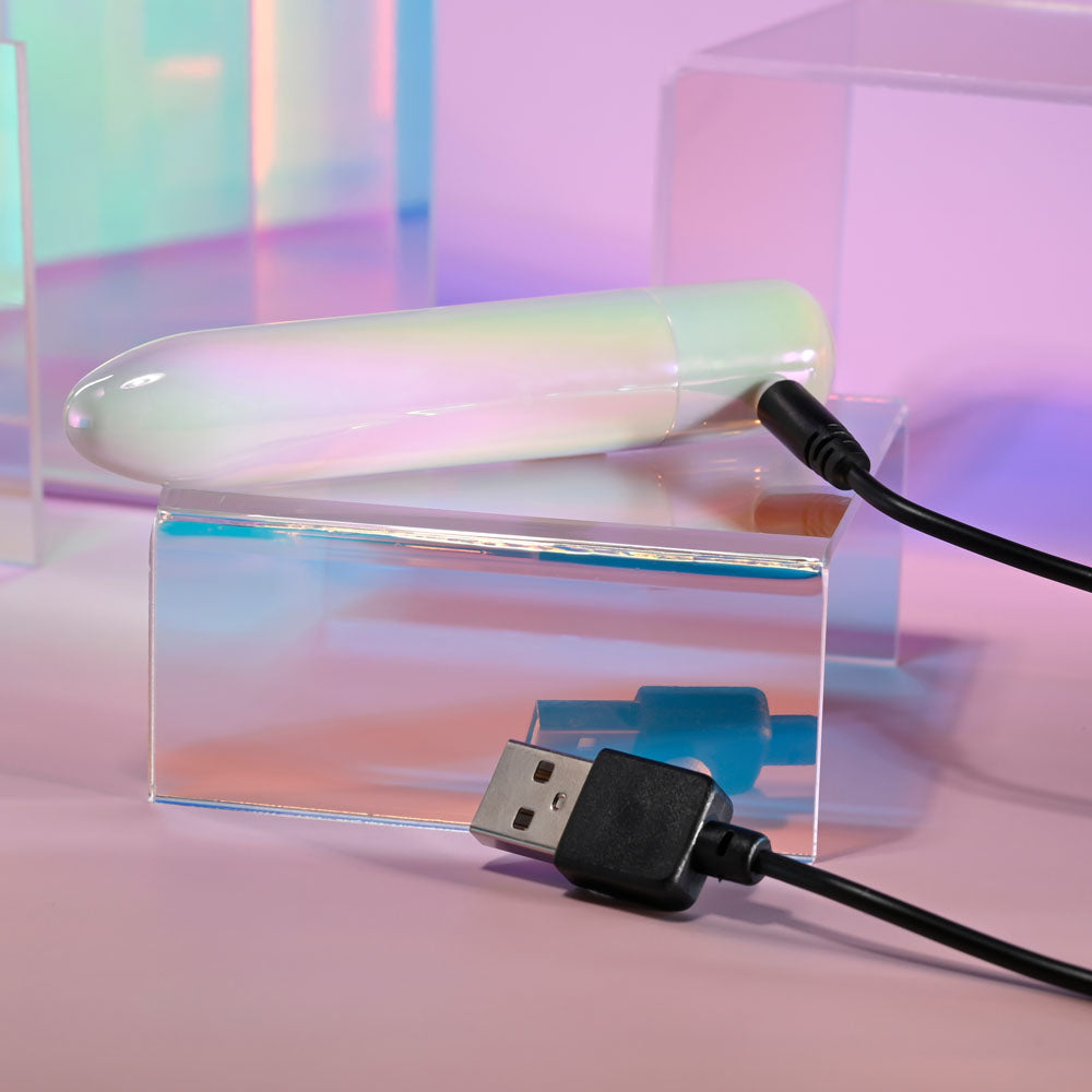 Evolved EASY DOES IT - Pearlescent White 10 cm USB Rechargeable Bullet Evolved