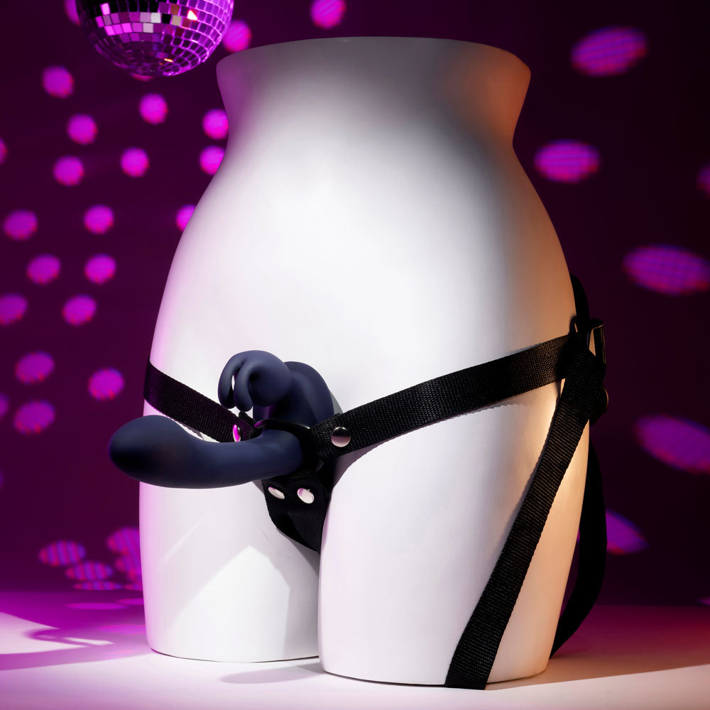 Evolved GIVING VIBES - Black 14.6 cm USB Rechargeable Vibrating Strap-On with Remote Evolved