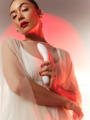 LELO MONA Spectra G-Spot Vibrator with Red Light Therapy Lelo